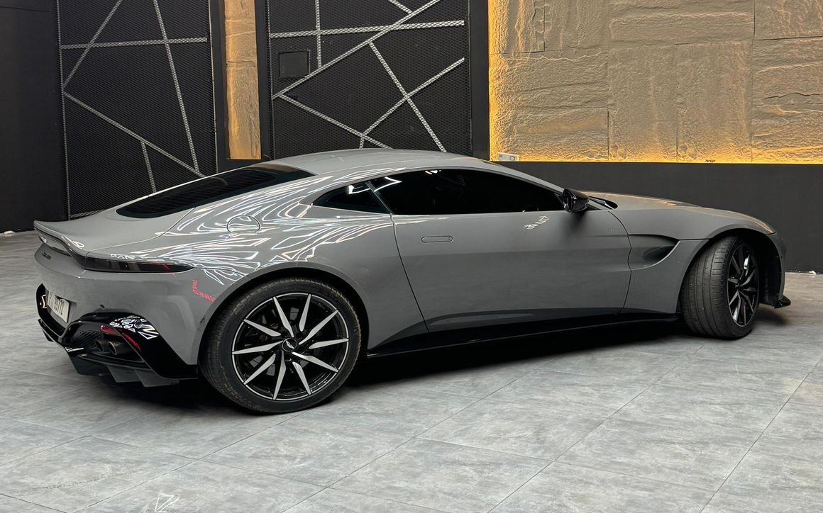 ASTON MARTIN VANTAGE - image 7