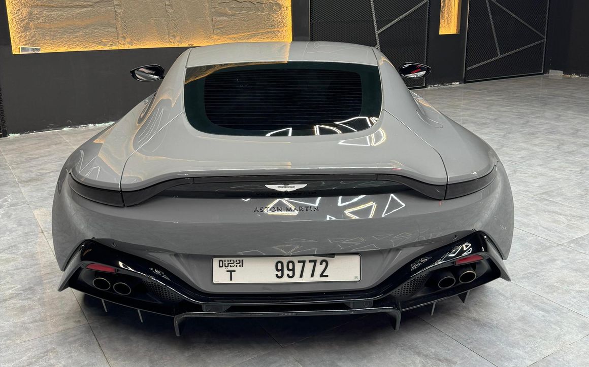 ASTON MARTIN VANTAGE - image 6