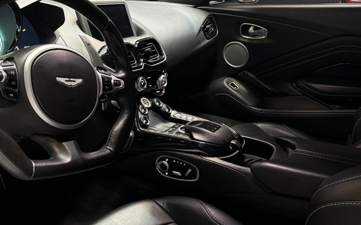 ASTON MARTIN VANTAGE - image 9