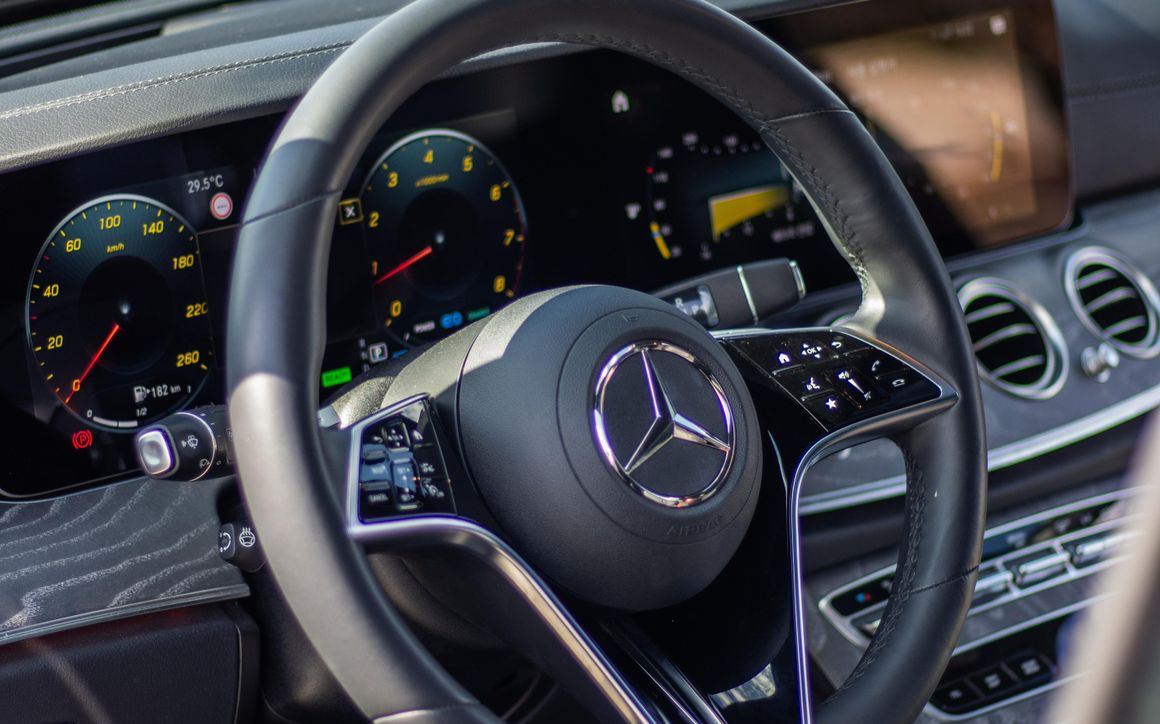 Mercedes E350 - image 9