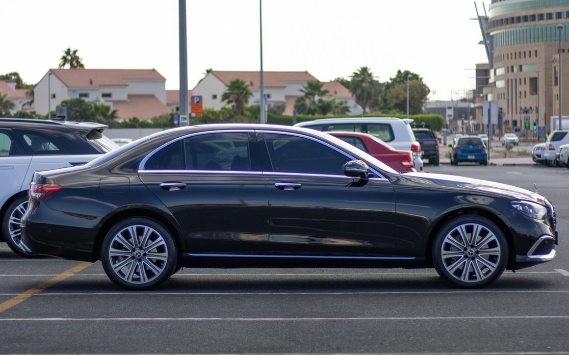 Mercedes E350 - image 5