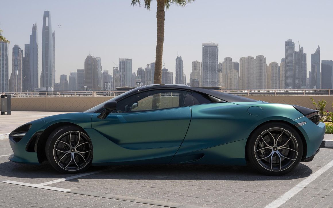 McLaren 720S - image 2