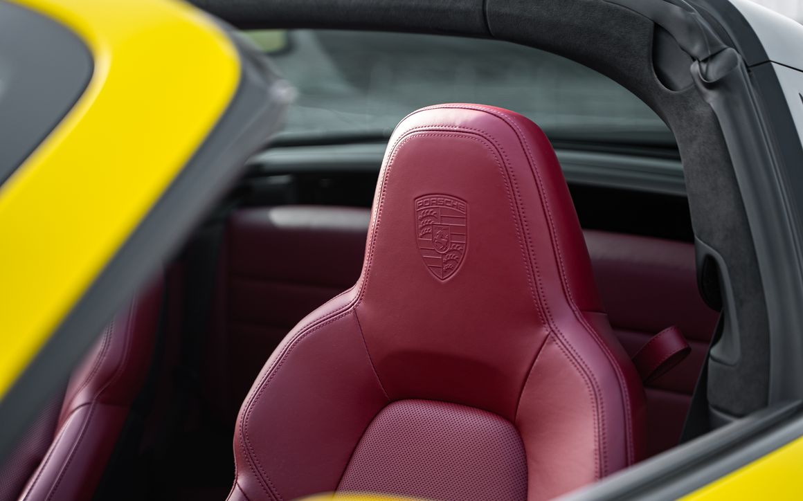 PORSCHE 911 TARGA 4S - image 21