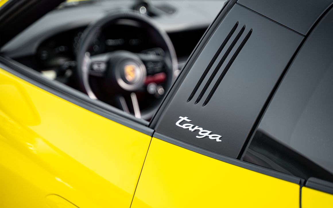 PORSCHE 911 TARGA 4S - image 15