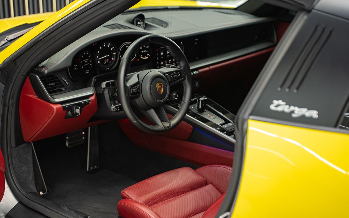 PORSCHE 911 TARGA 4S - image 12