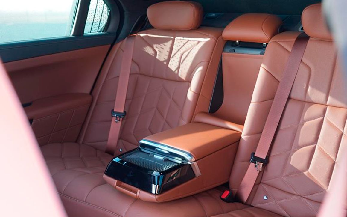 BMW 740 - image 6