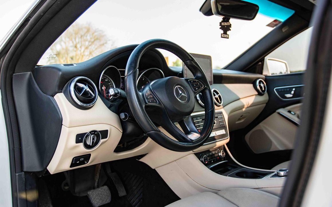 MERCEDES CLA250 - image 9