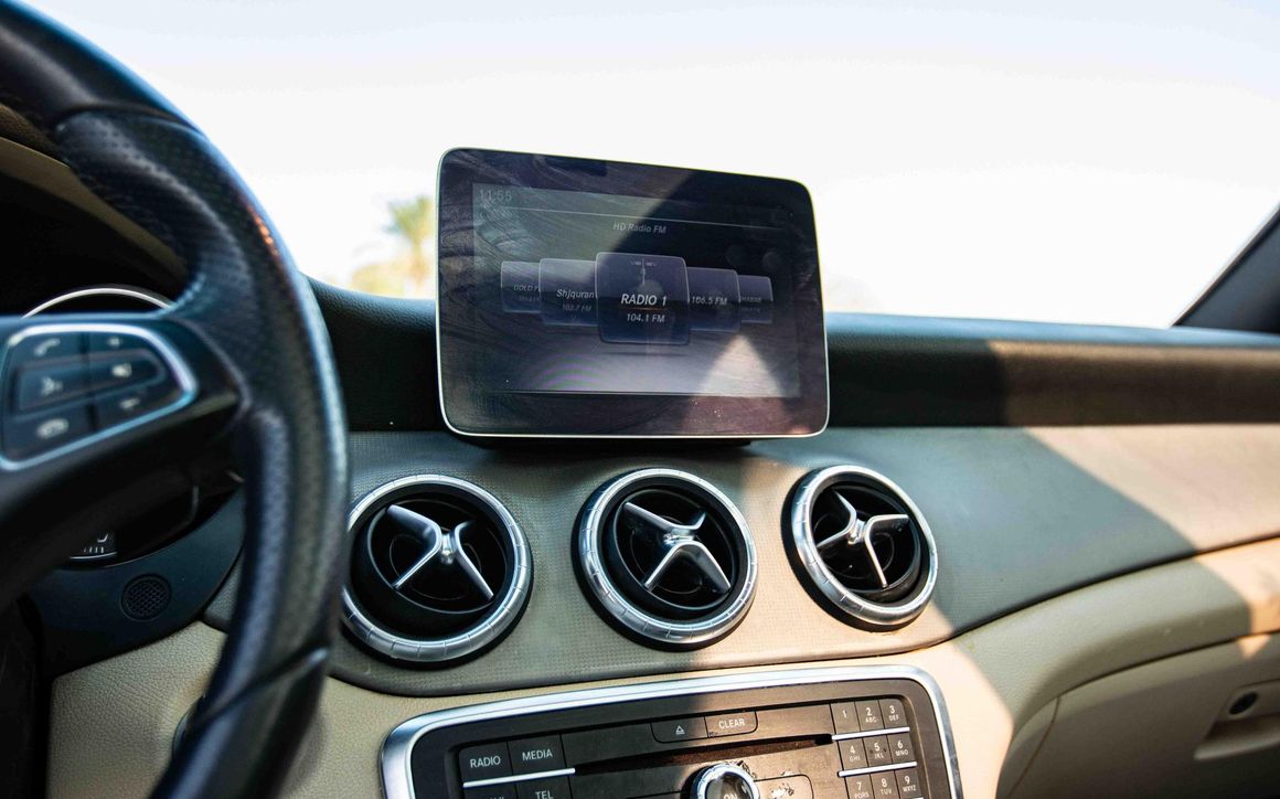 MERCEDES CLA250 - image 12