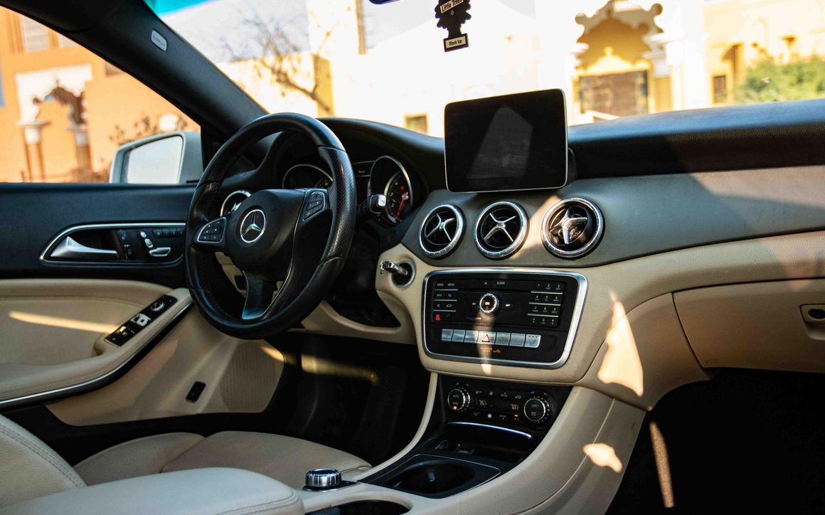 MERCEDES CLA250 - image 8