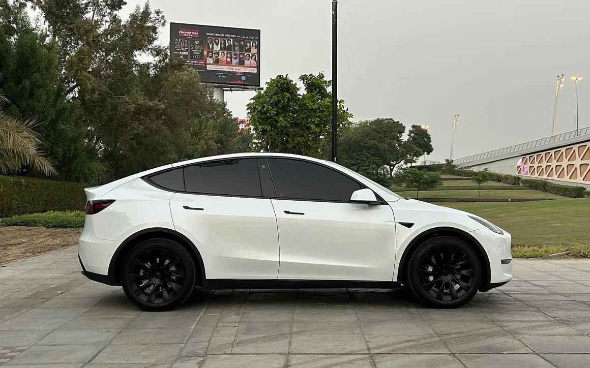 TESLA Model Y - image 2
