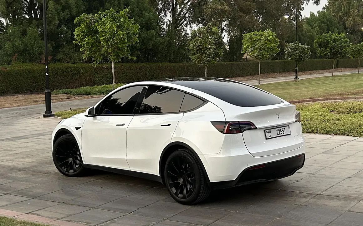 TESLA Model Y - image 4