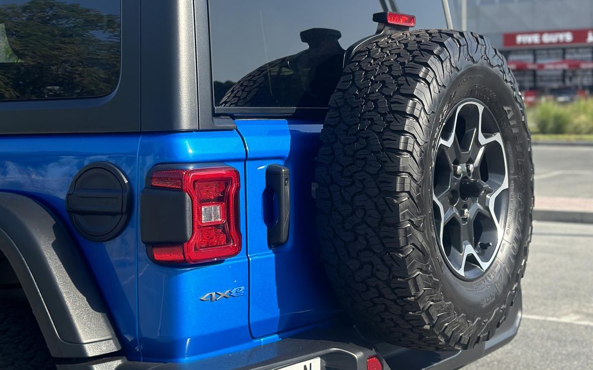 Jeep Wrangler - image 11