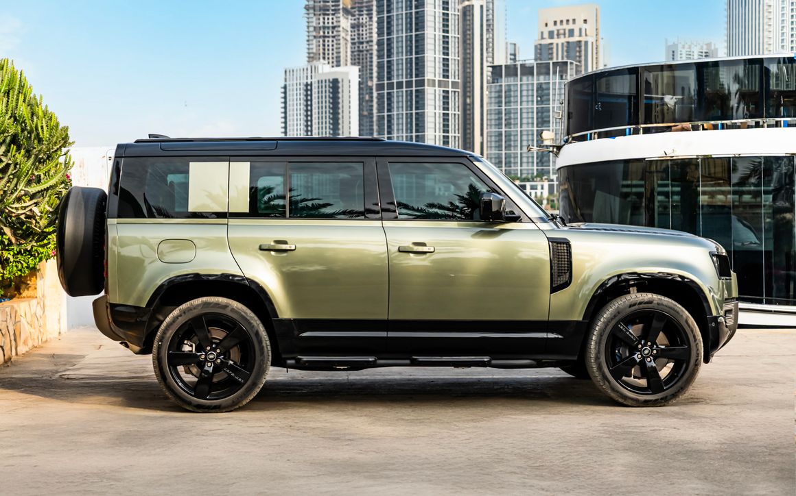 Land Rover Defender - image 4