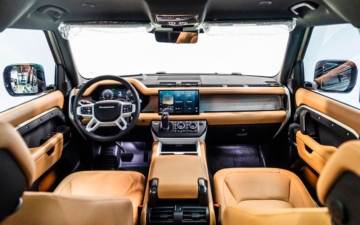 Land Rover Defender - image 10