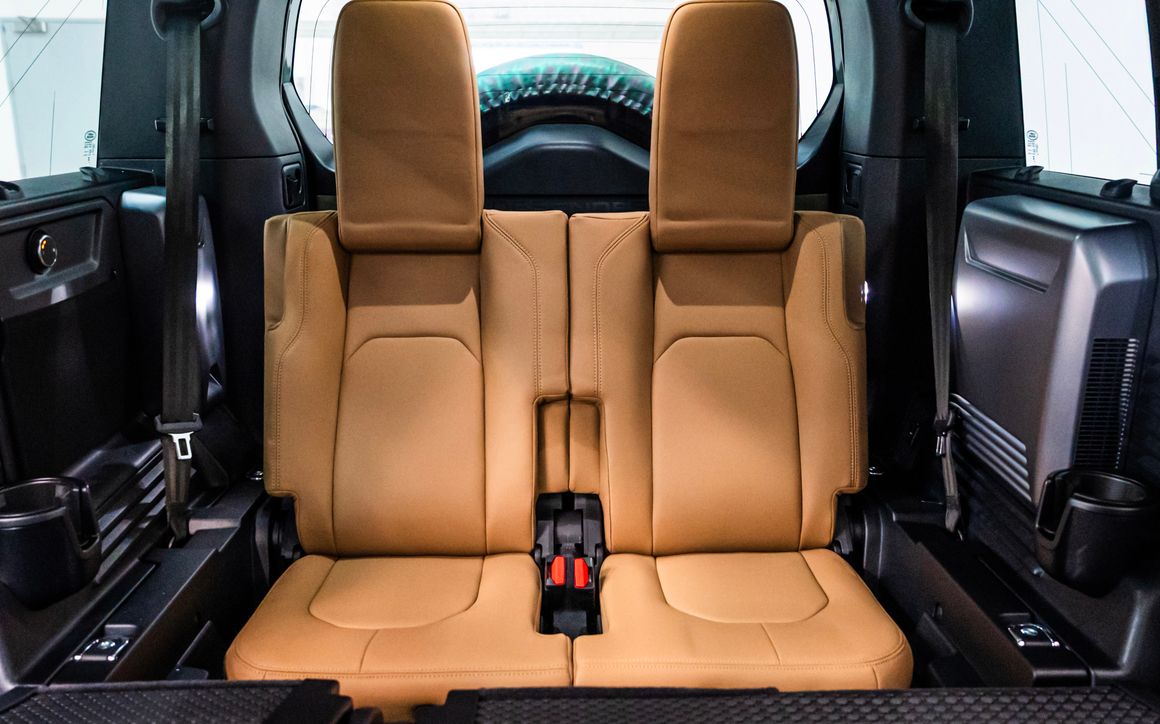 Land Rover Defender - image 13