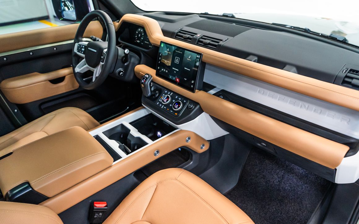 Land Rover Defender - image 9