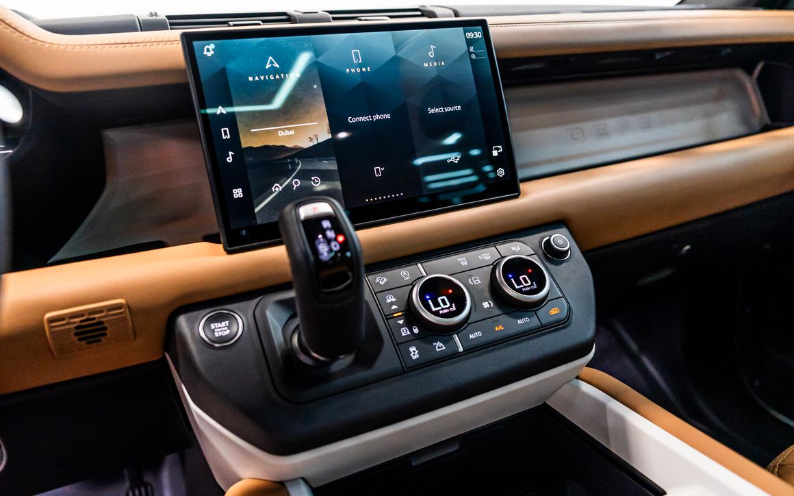 Land Rover Defender - image 15
