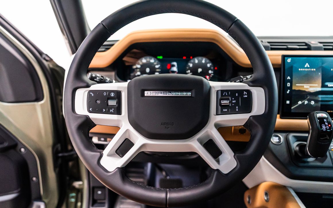 Land Rover Defender - image 11