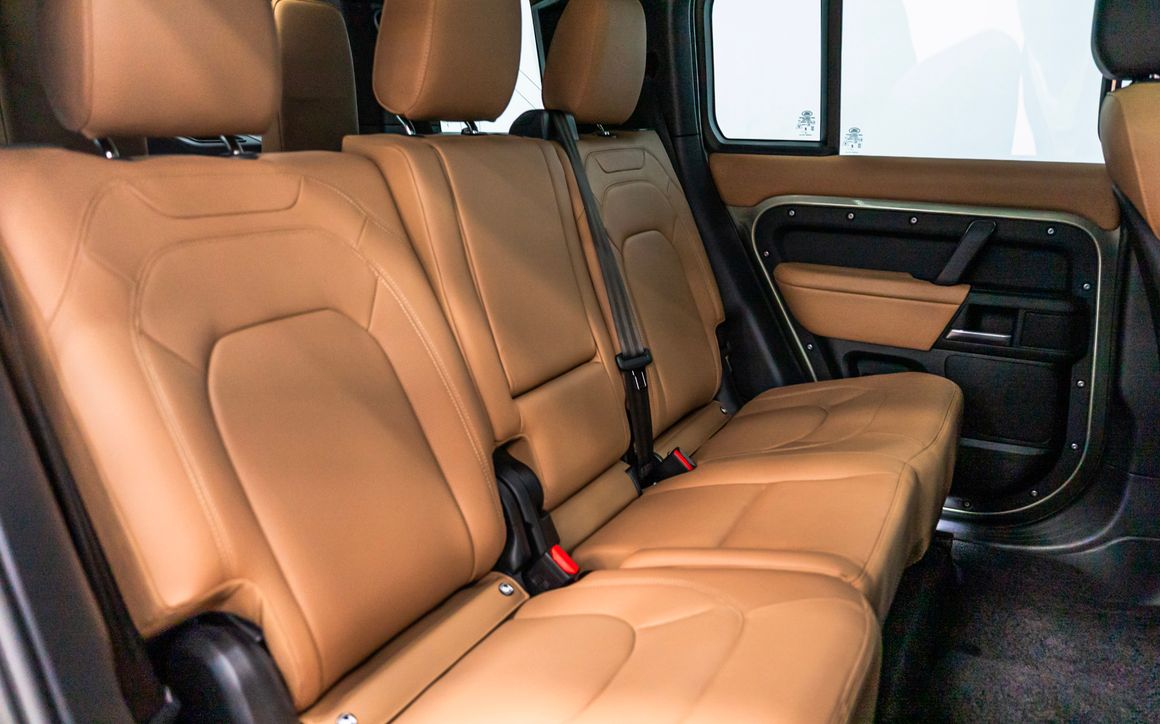 Land Rover Defender - image 12