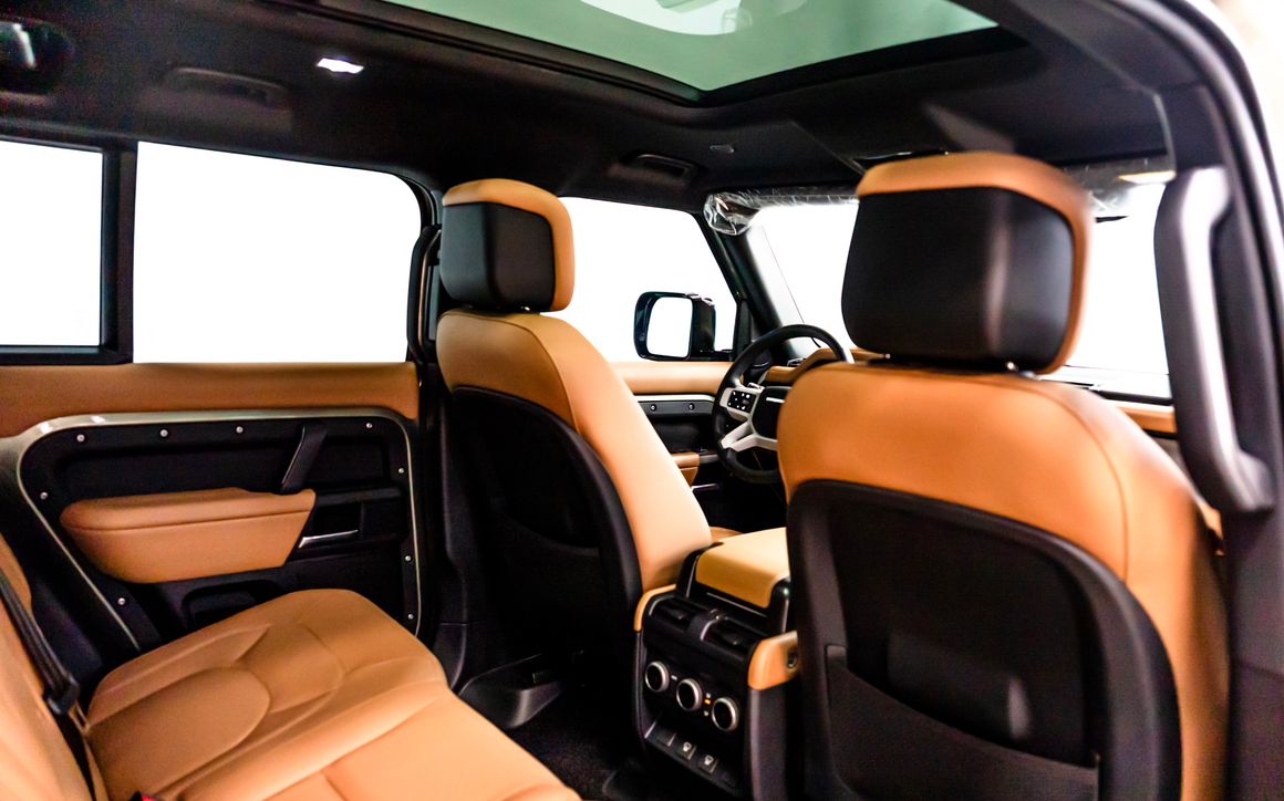 Land Rover Defender - image 14