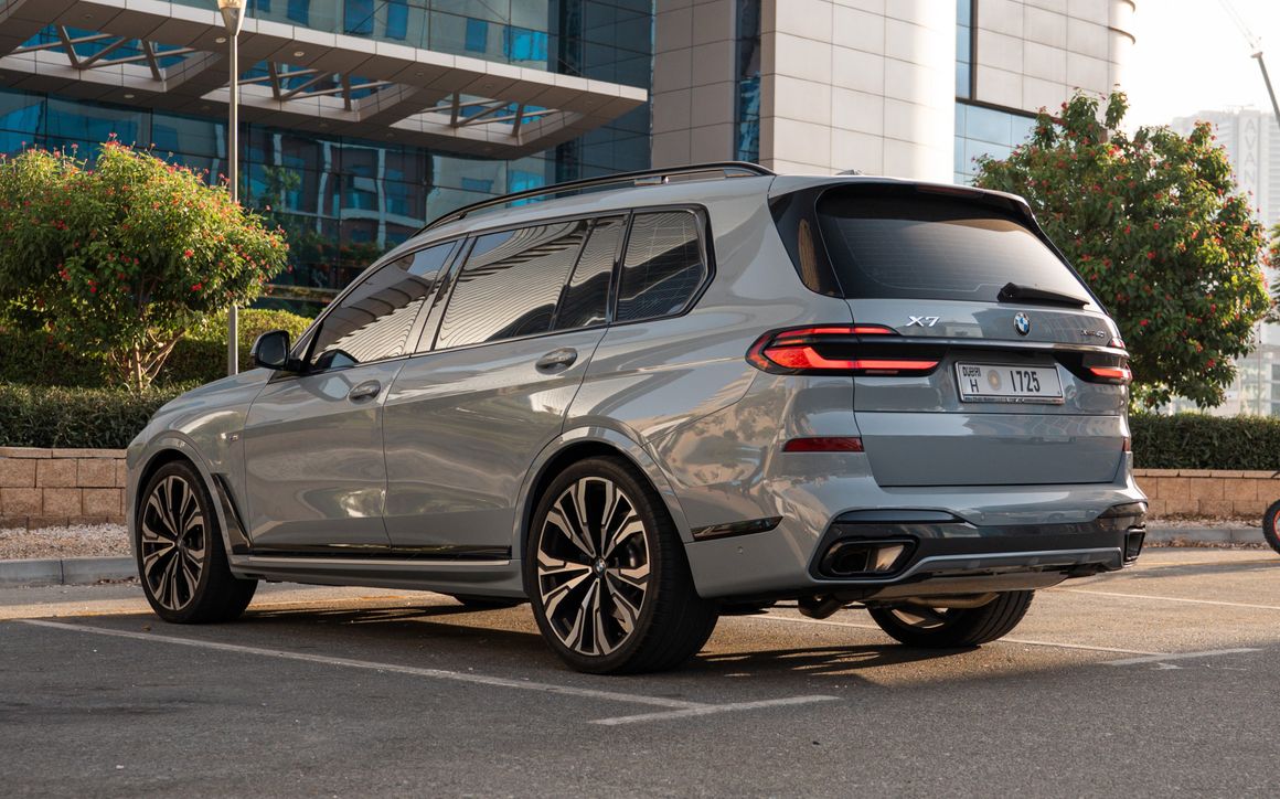 BMW X7 - image 7