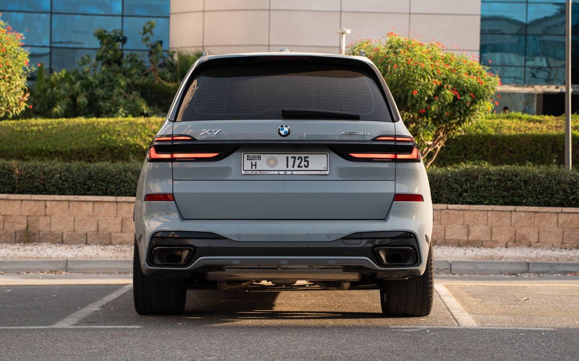 BMW X7 - image 6