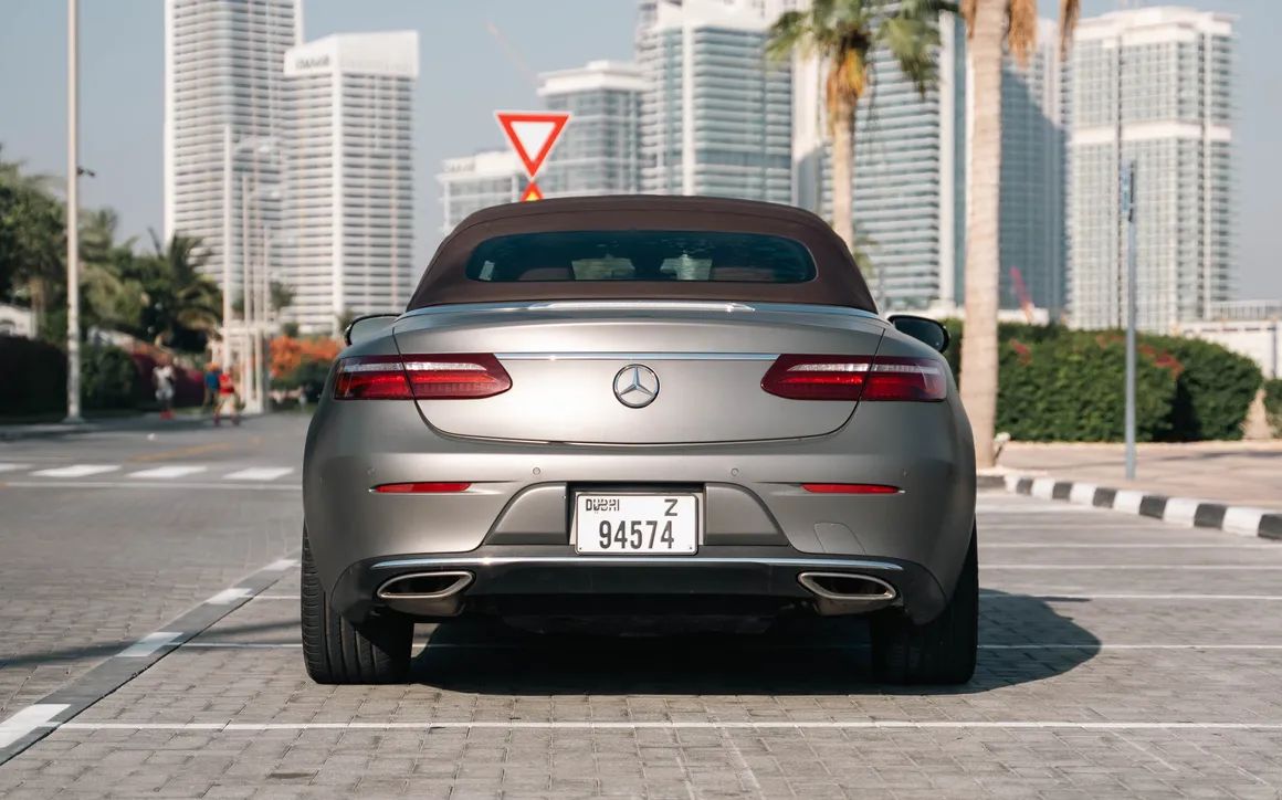 Mercedes E 450 - image 9