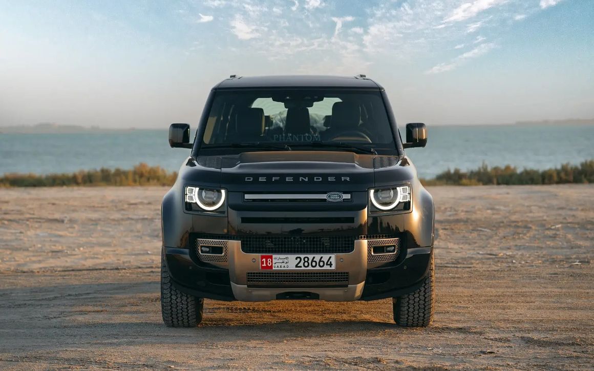 LAND ROVER DEFENDER 130 - image 3