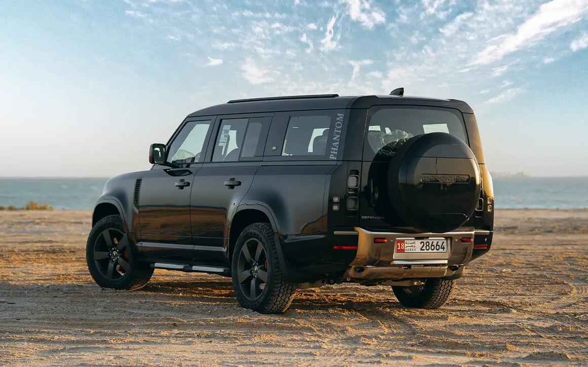 LAND ROVER DEFENDER 130 - image 4