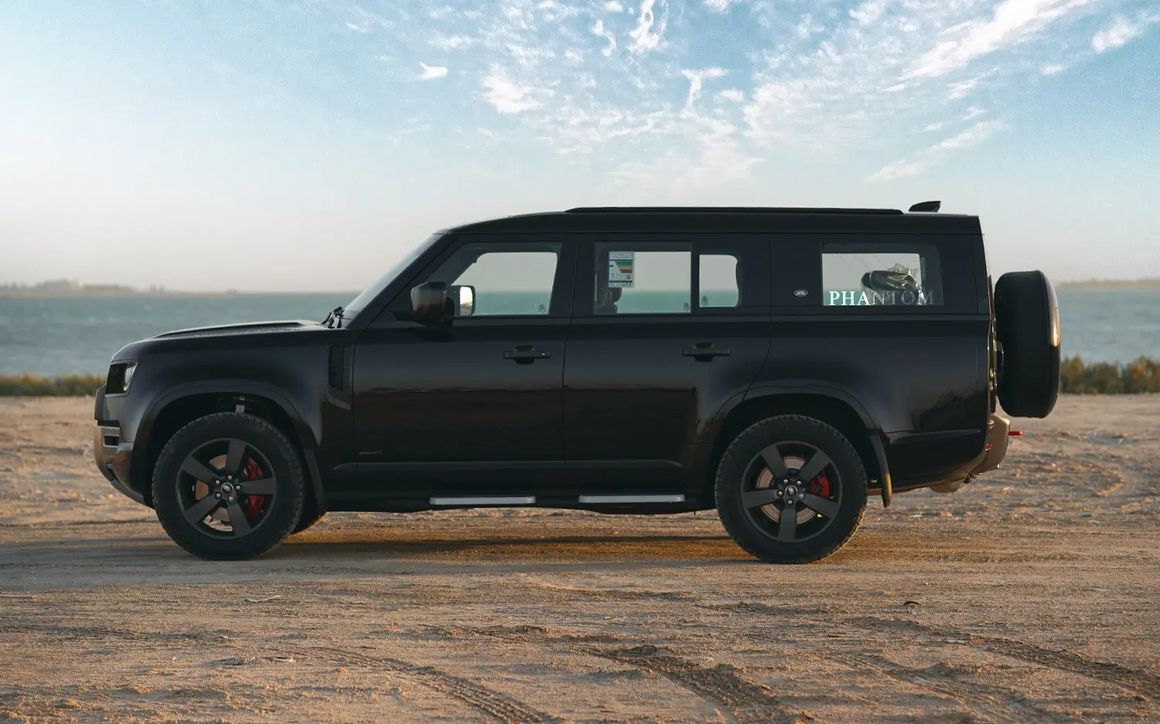 LAND ROVER DEFENDER 130 - image 2