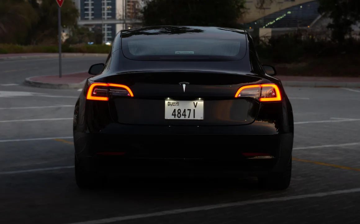 Tesla Model 3 - image 8