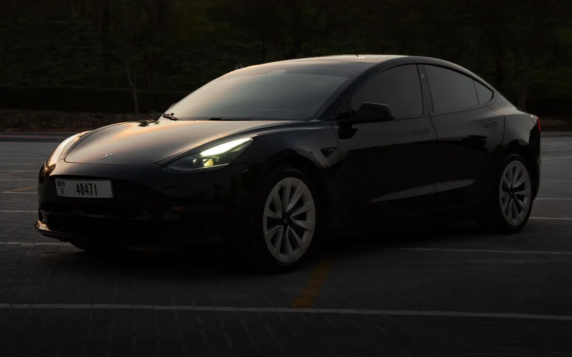 Tesla Model 3 - image 6