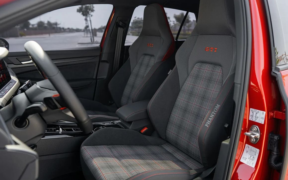 VOLKSWAGEN GOLF GTI 20L - image 11
