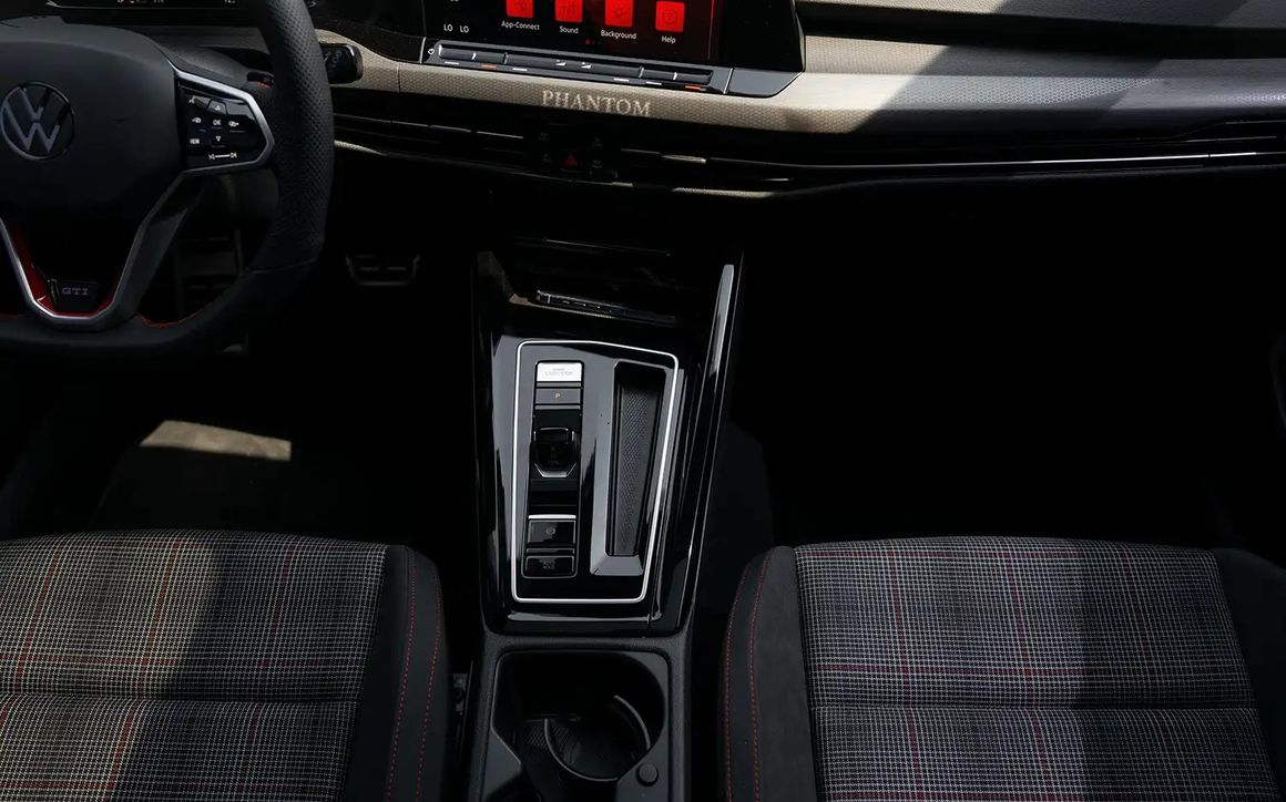 VOLKSWAGEN GOLF GTI 20L - image 10
