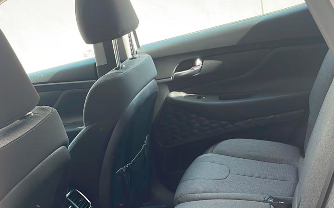 Hyundai Santa Fe - image 9