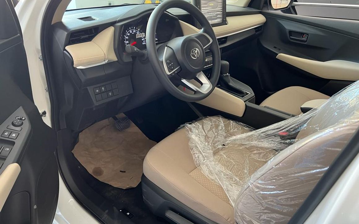 TOYOTA YARIS - image 5