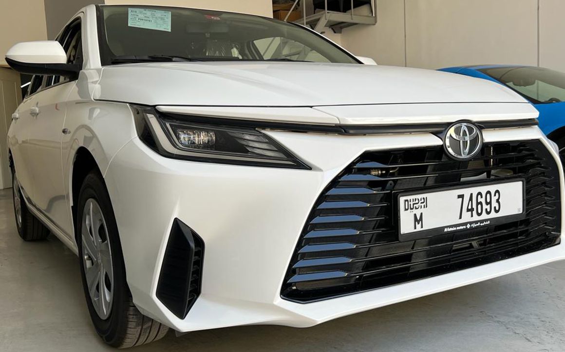 TOYOTA YARIS - image 3