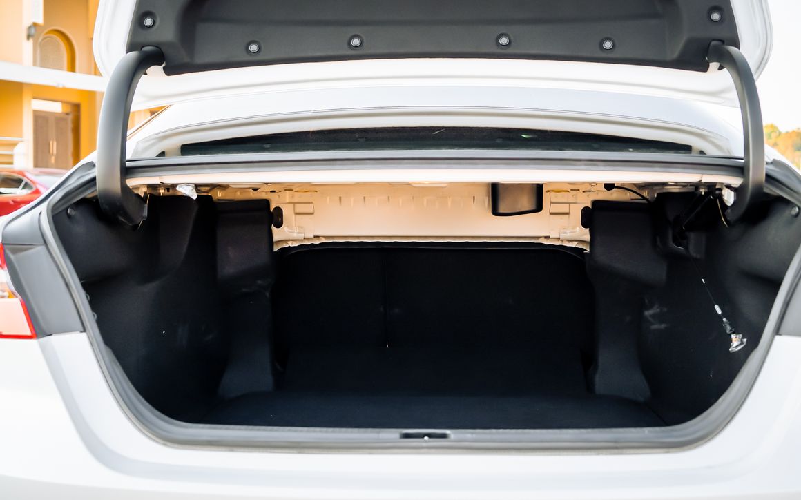 Toyota Camry - image 5