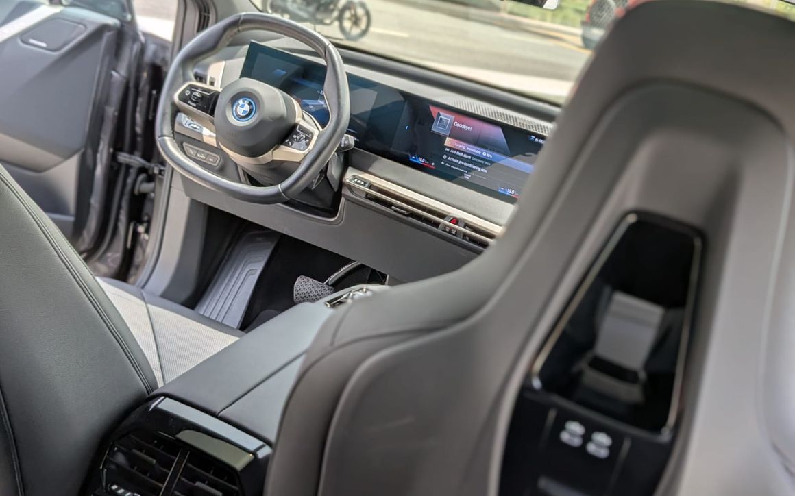 BMW IX - image 10