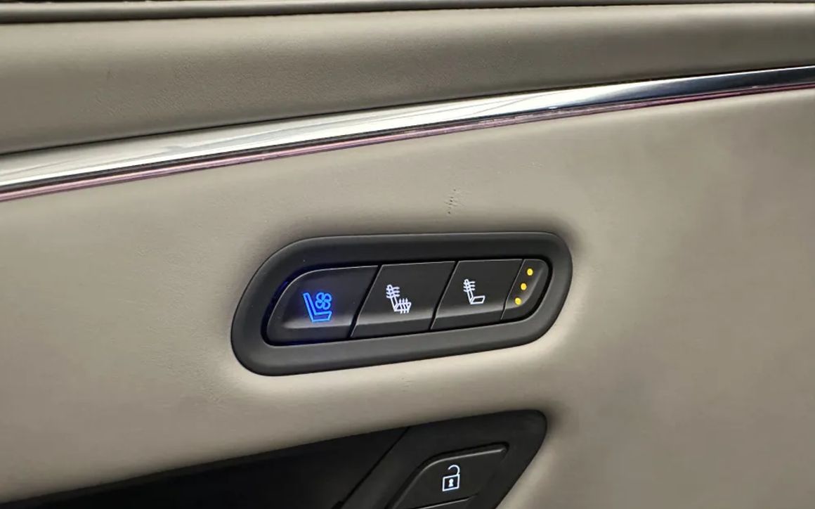 Cadillac Escalade - image 18