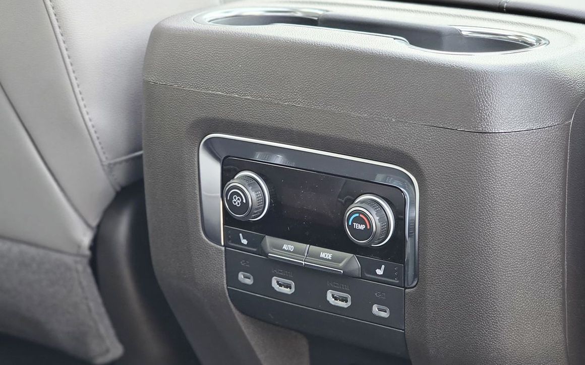 CHEVROLET TAHOE - image 13