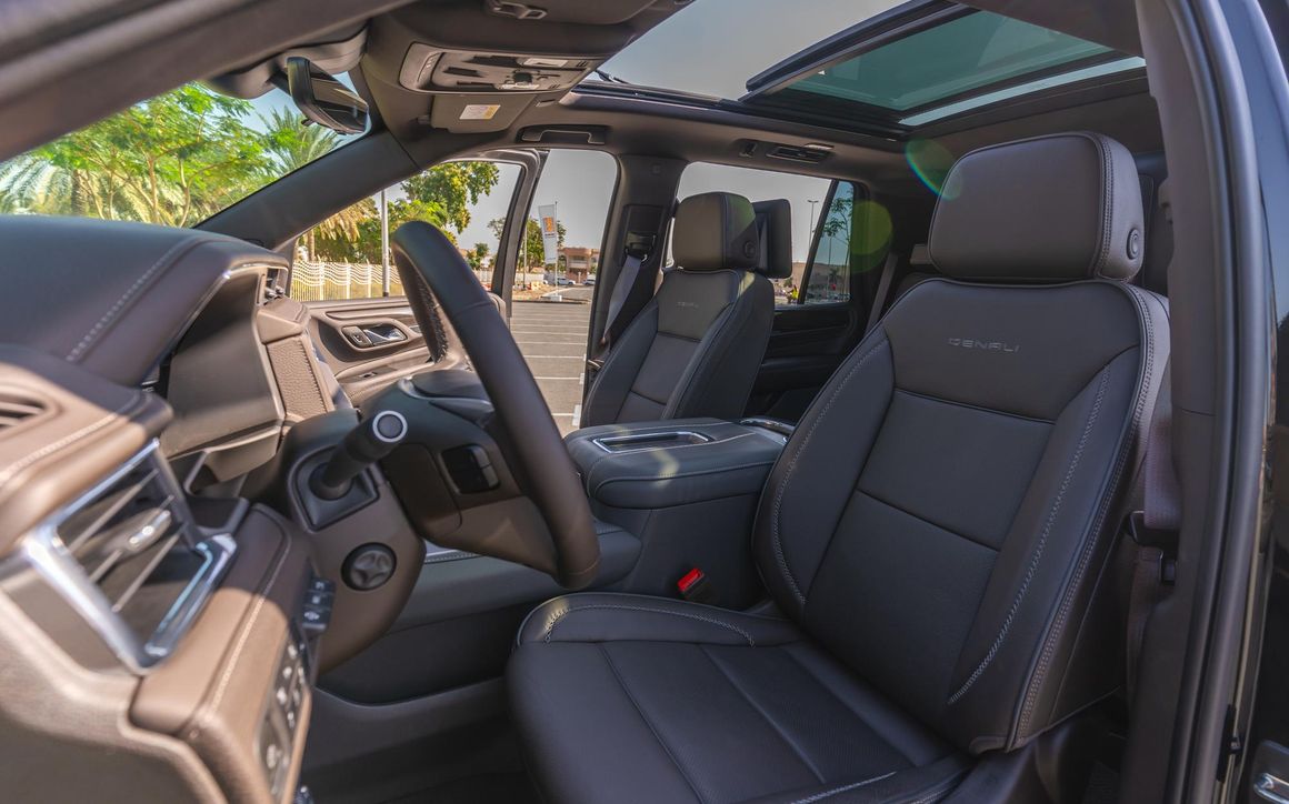 GMC Yukon Denali - image 6