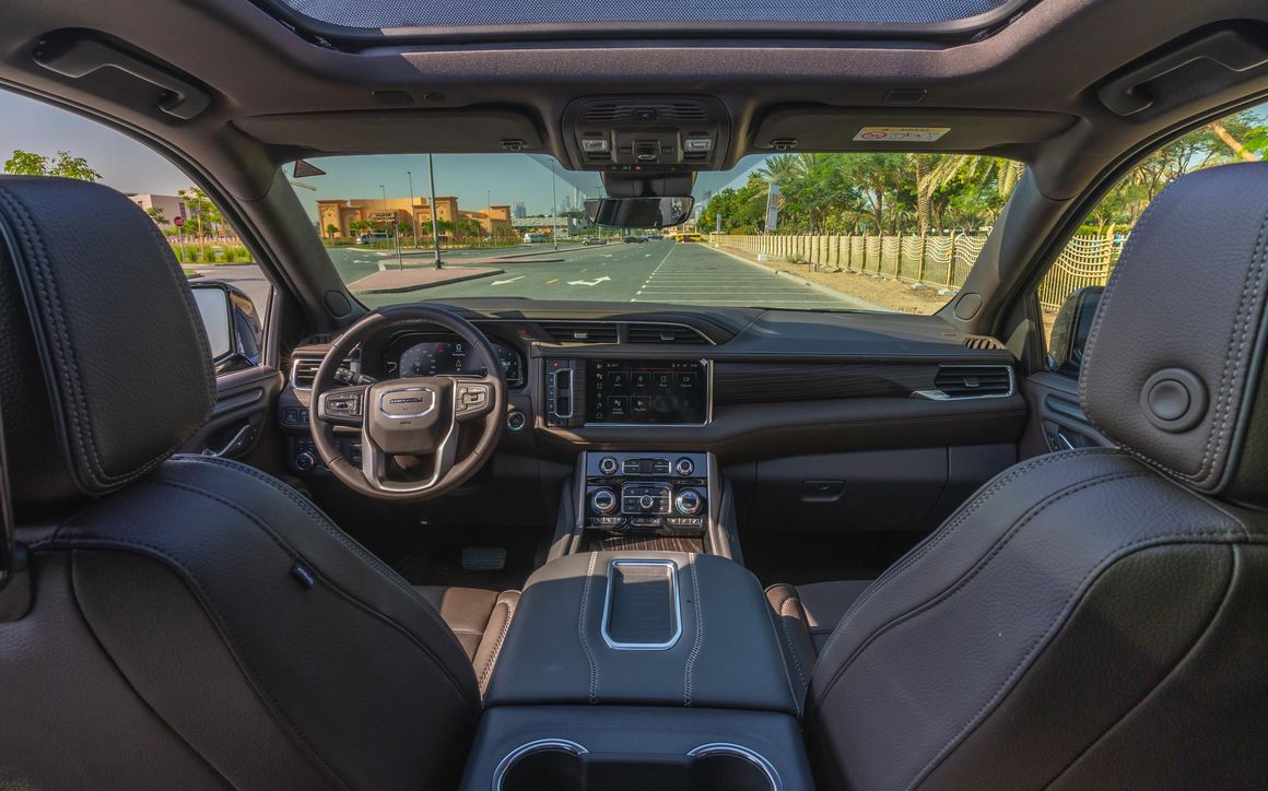 GMC Yukon Denali - image 7