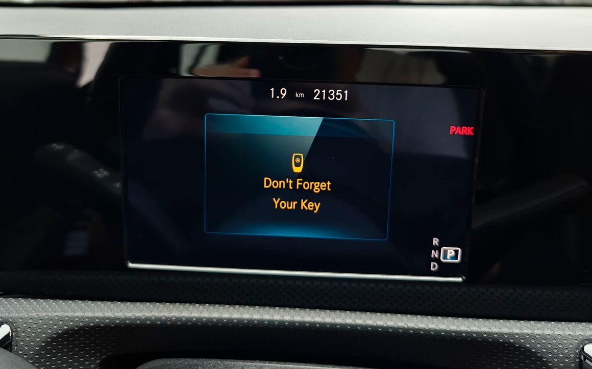 MERCEDES A220 - image 8