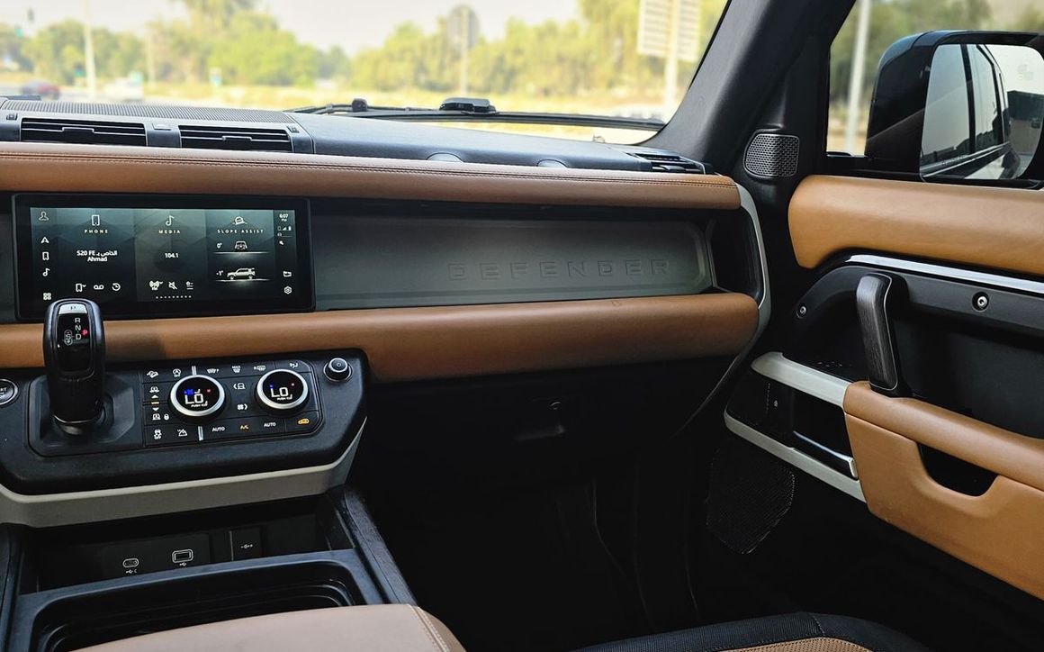 LAND ROVER DEFENDER - image 9