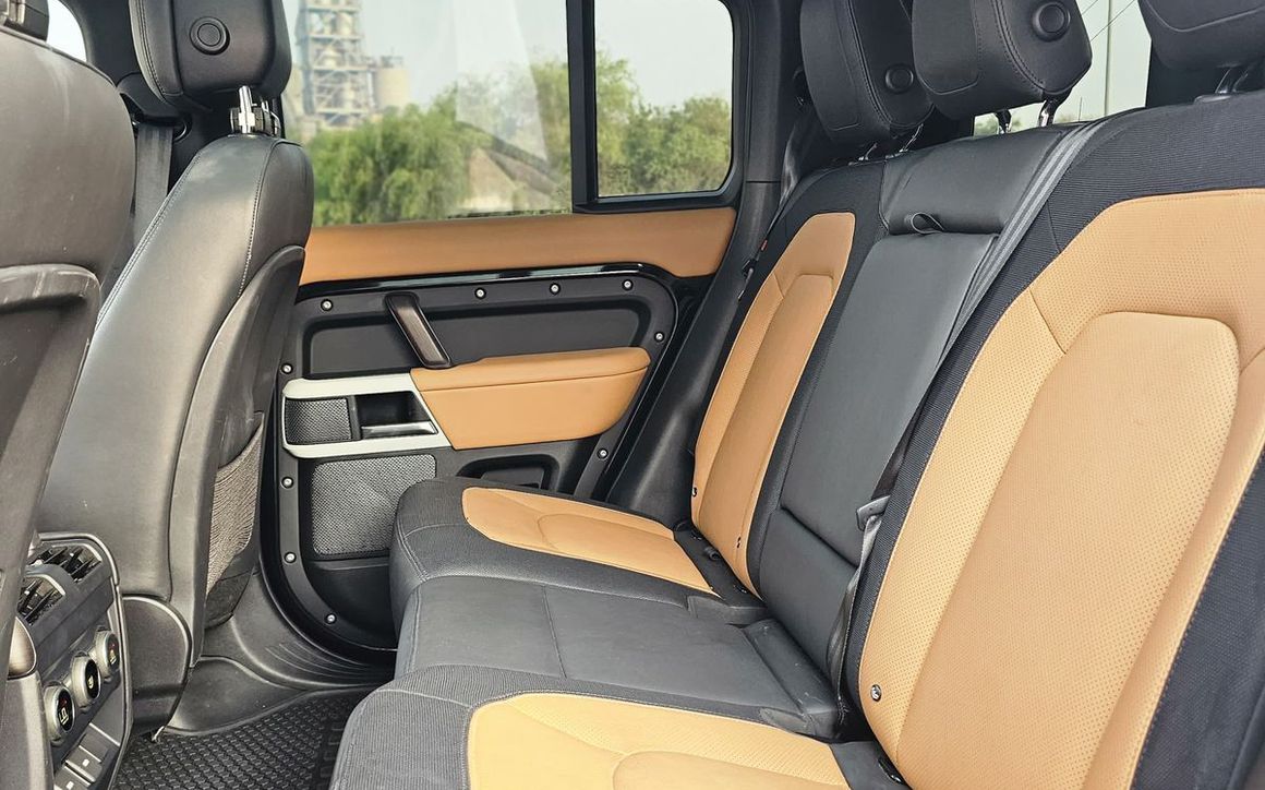 LAND ROVER DEFENDER - image 10