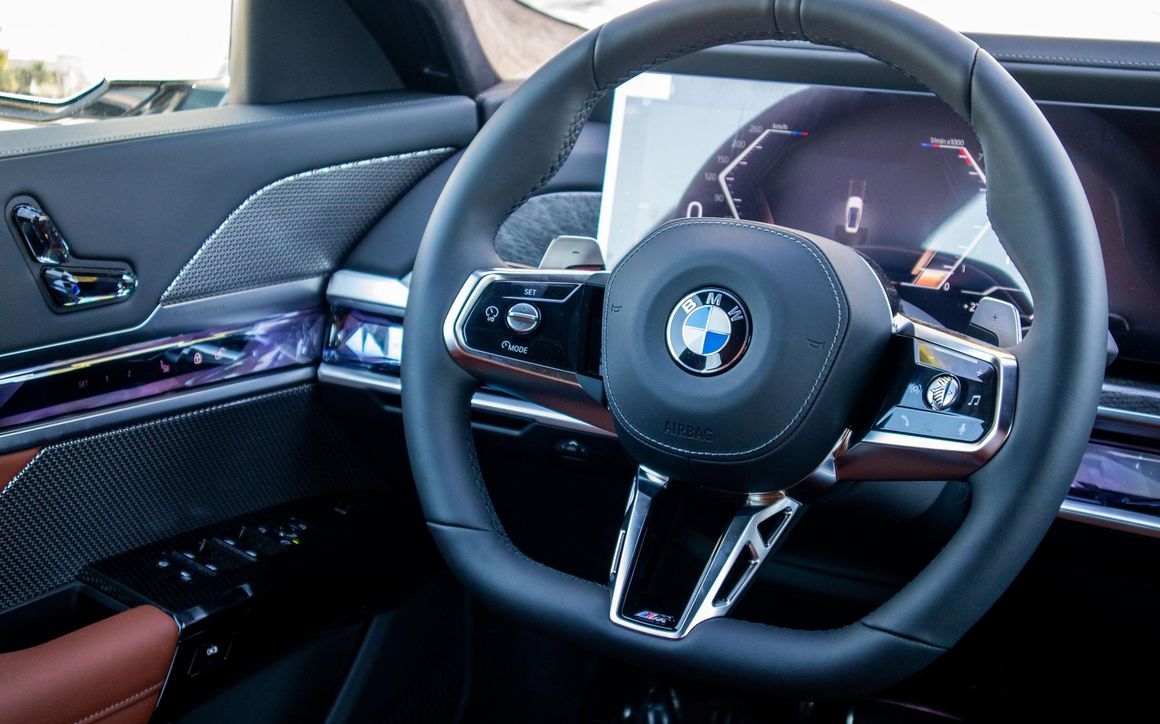 BMW 735i - image 4