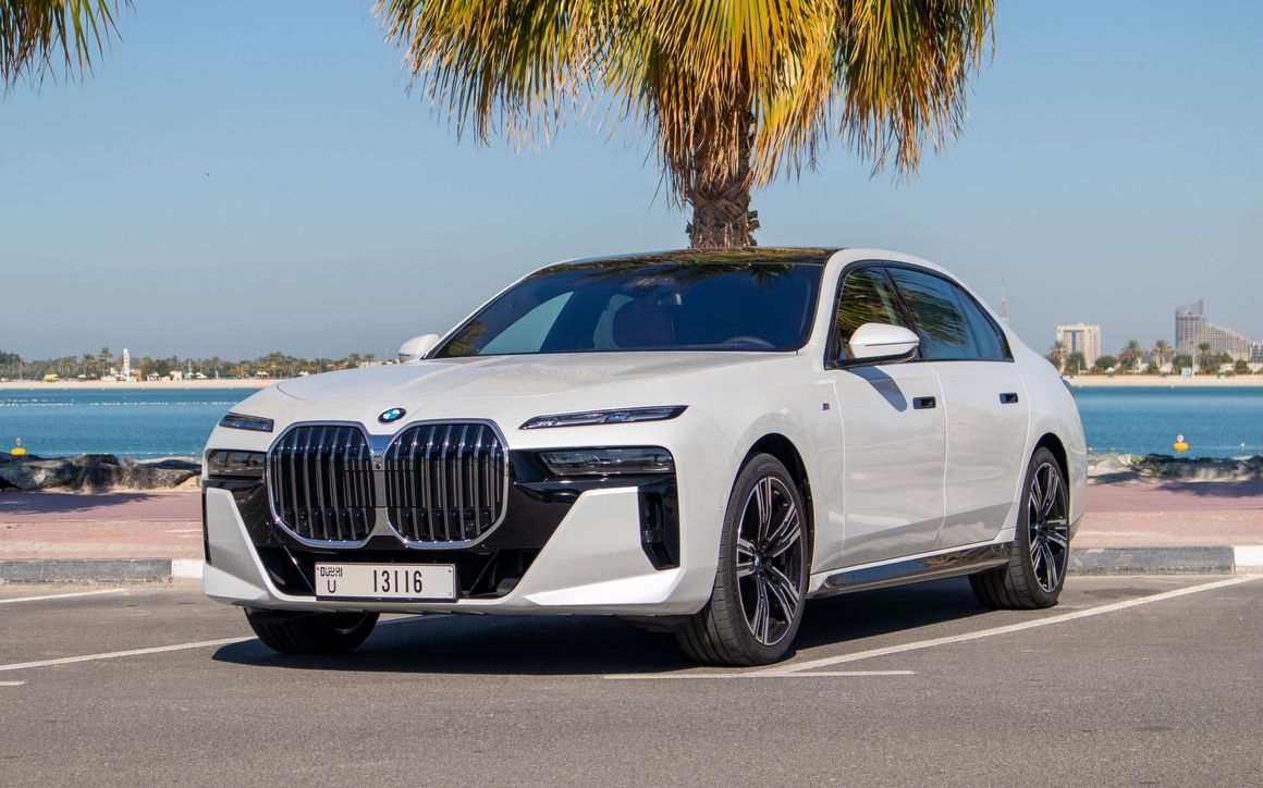 BMW 735i - image 1