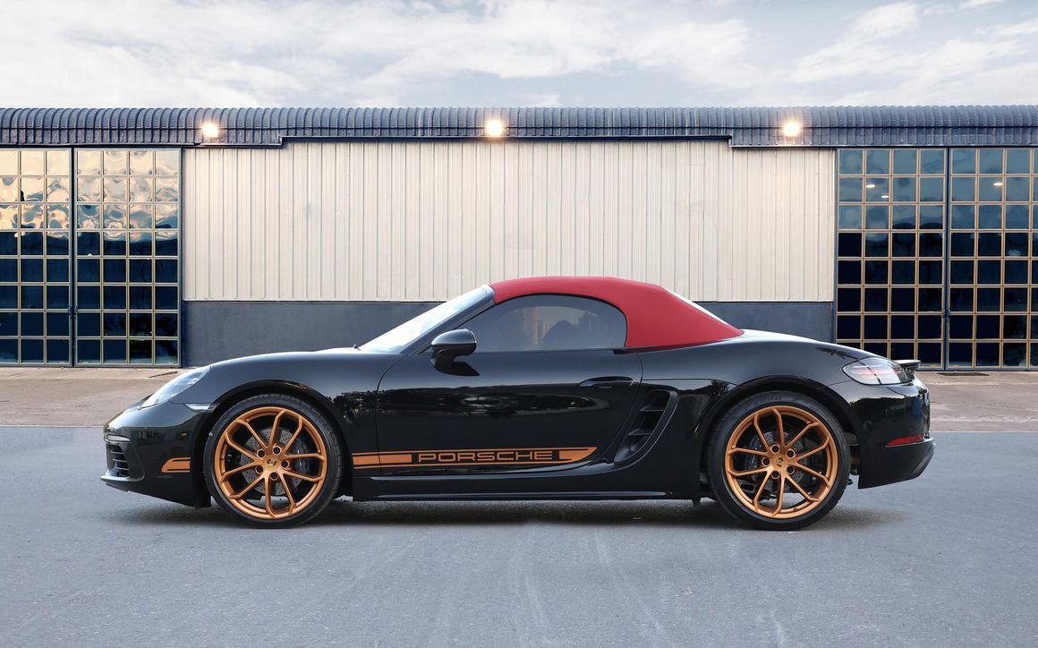 Porsche Boxster 718 Convertible Black - image 2