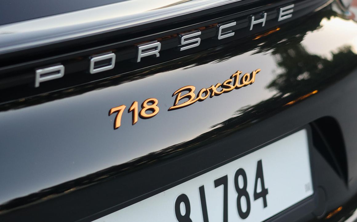 Porsche Boxster 718 Convertible Black - image 16